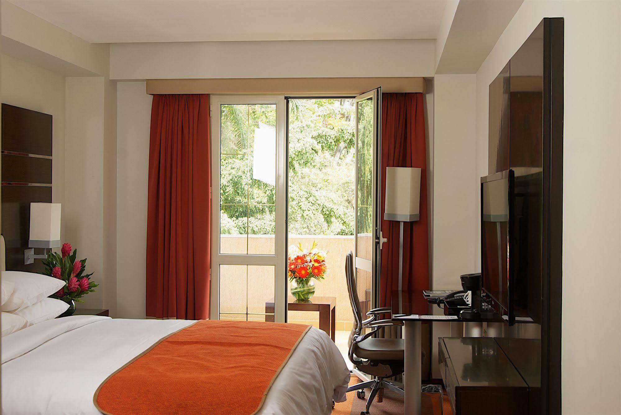 Hotel Altamira Village Caracas Exterior photo